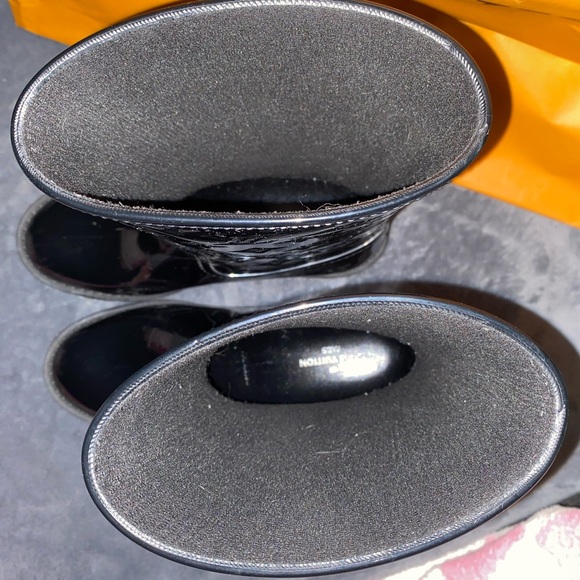 🖤AUTHENTIC LOUIS VUITTON MONOGRAM RAIN BOOTS !🖤 - Picture 6 of 7